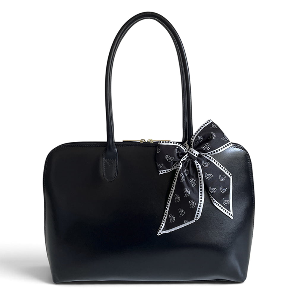 Imagem com uso de Lenço na bolsa de trabalho e bolsas para trabalhar.