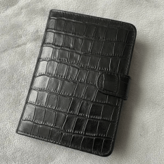 Porta Passaporte Feminino Couro Preto Voyage