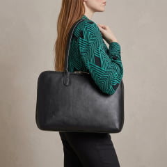Bolsa Notebook Feminina Couro Preta Clarice | PRÉ-VENDA